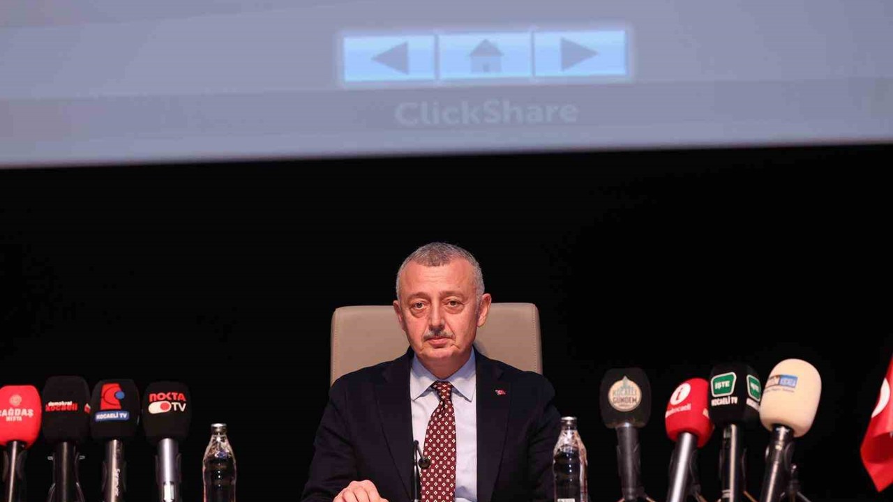 Başkan Büyükakın’dan zor soru: "Küçücük kaymayı bile tespit edemeyen İzmit Belediyesi, metroyu nasıl tespit etti?"
