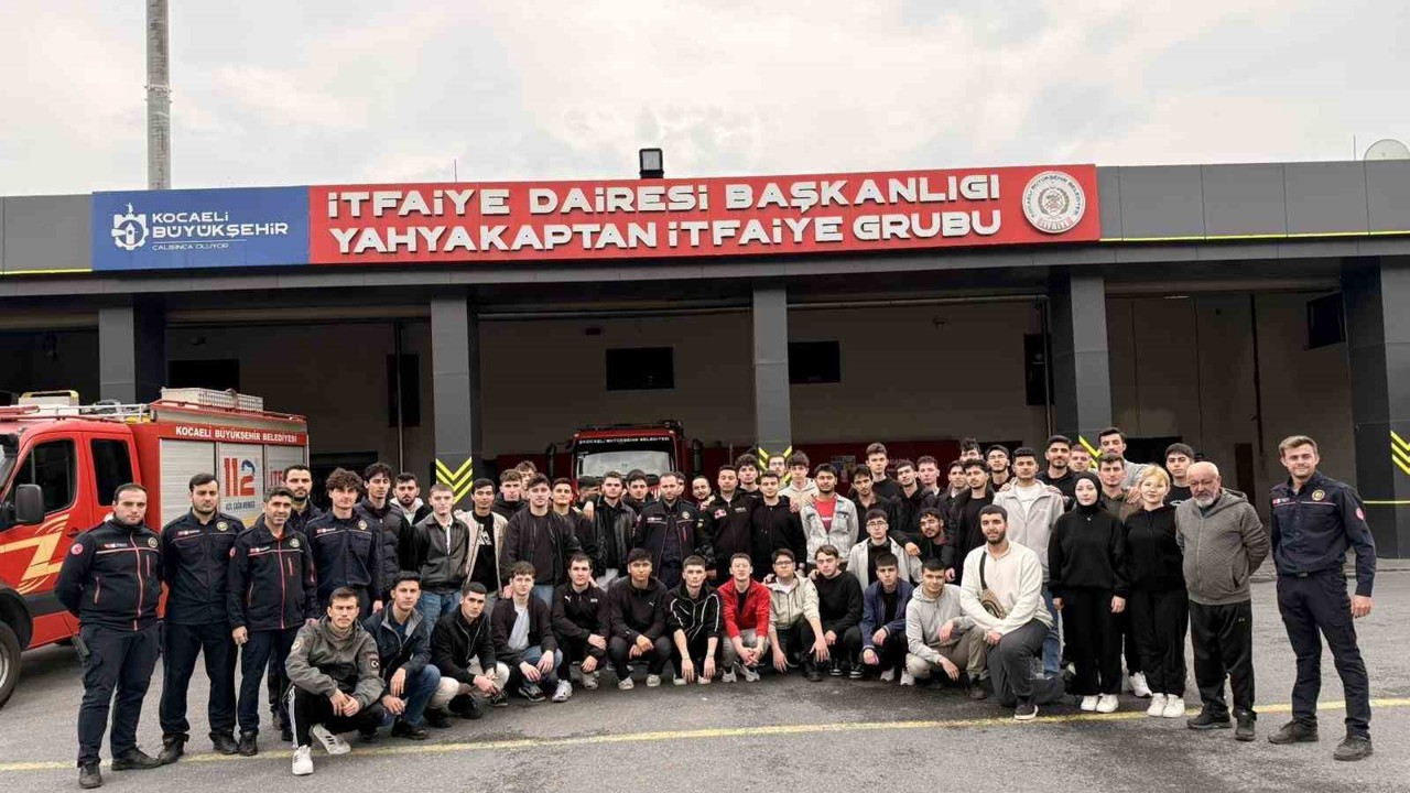 Üniversite öğrencileri itfaiye teşkilatını yerinde tanıdı
