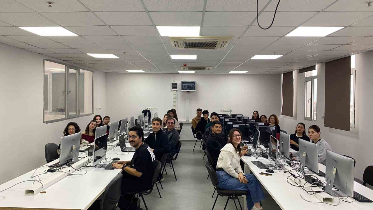 ADÜ’de bilgisayar labaratuvarı yenilendi
