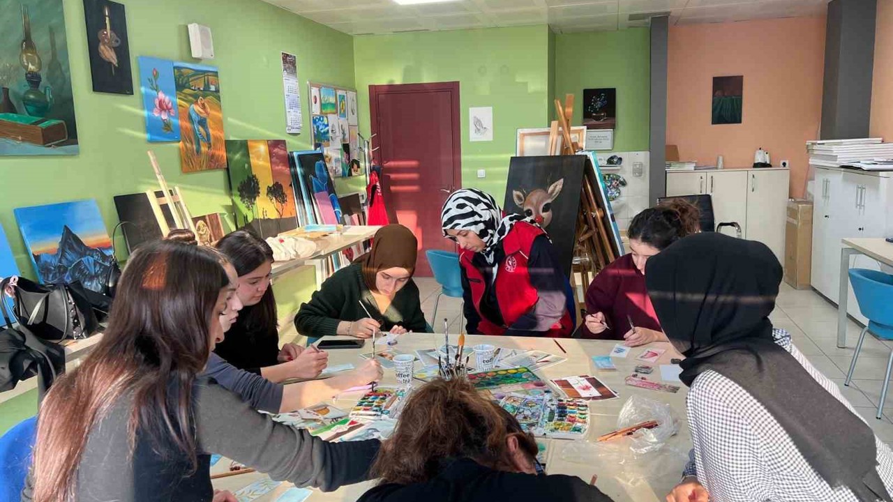 Kitap ayraçlarını kendileri yapıyor
