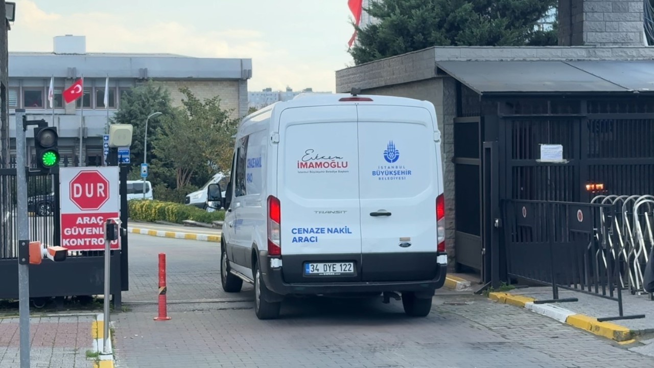 İstanbul’da gıda zehirlenmesinde ölen annenin cenazesi Adli Tıp Kurumu’na getirildi
