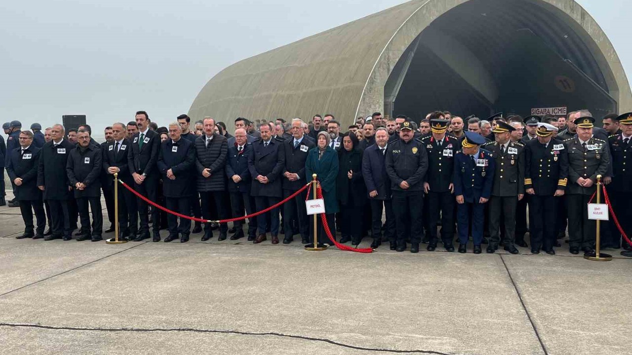 Bursa şehitlerine sis engeli...Şehitleri taşıyan uçak sisten dolayı Bursa’yı pas geçti
