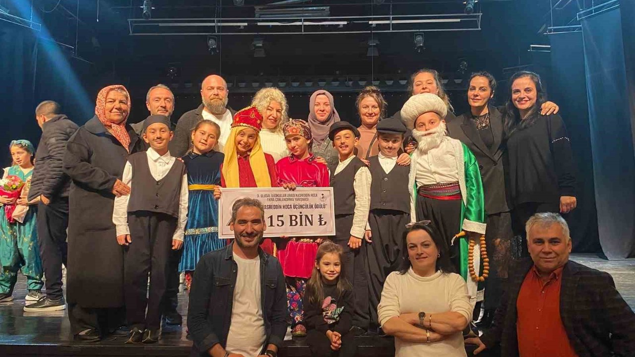 Gülkent İlkokulu tiyatro ekibi Türkiye üçüncüsü oldu
