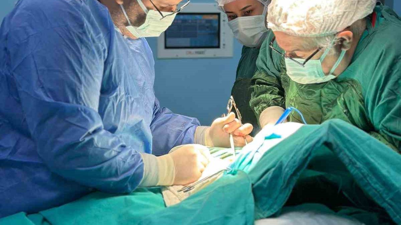 Derecik Devlet Hastanesinde ilk guatr ameliyatı başarıyla gerçekleştirildi
