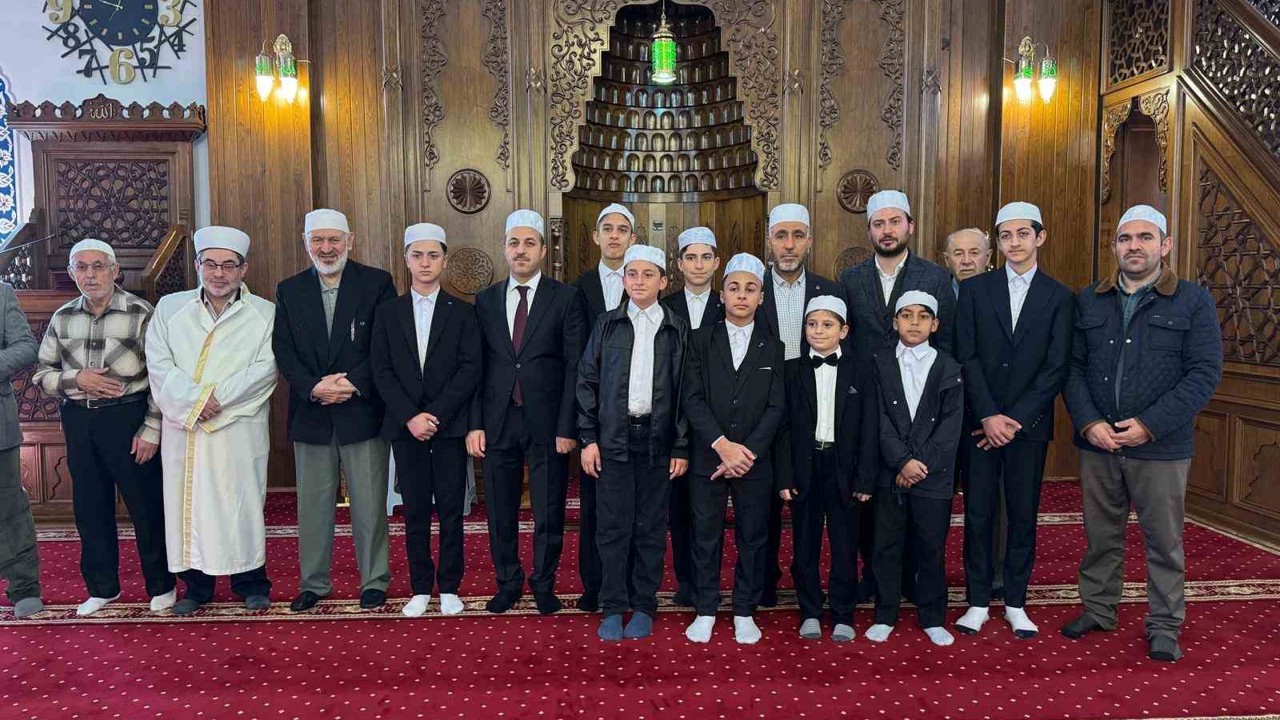 Kur’an hafızlarına belge takdimi
