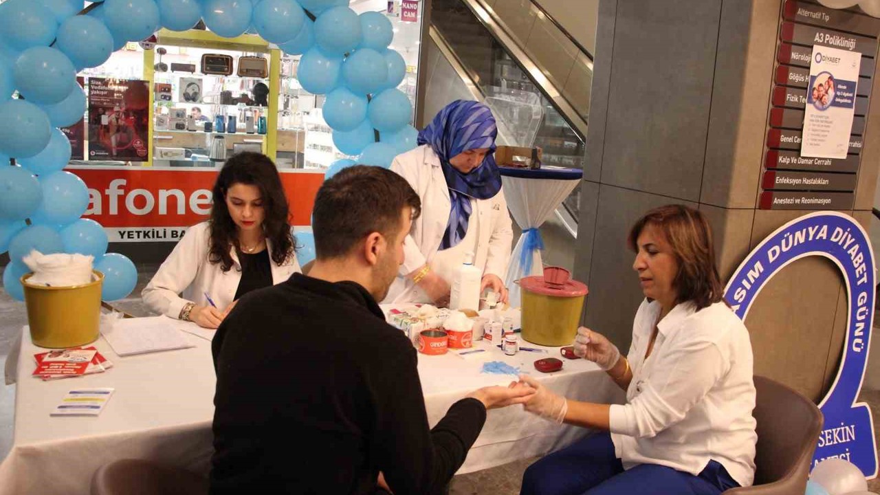 Fethi Sekin Şehir Hastanesi’nden diyabet konusunda bilgilendirme çalışması
