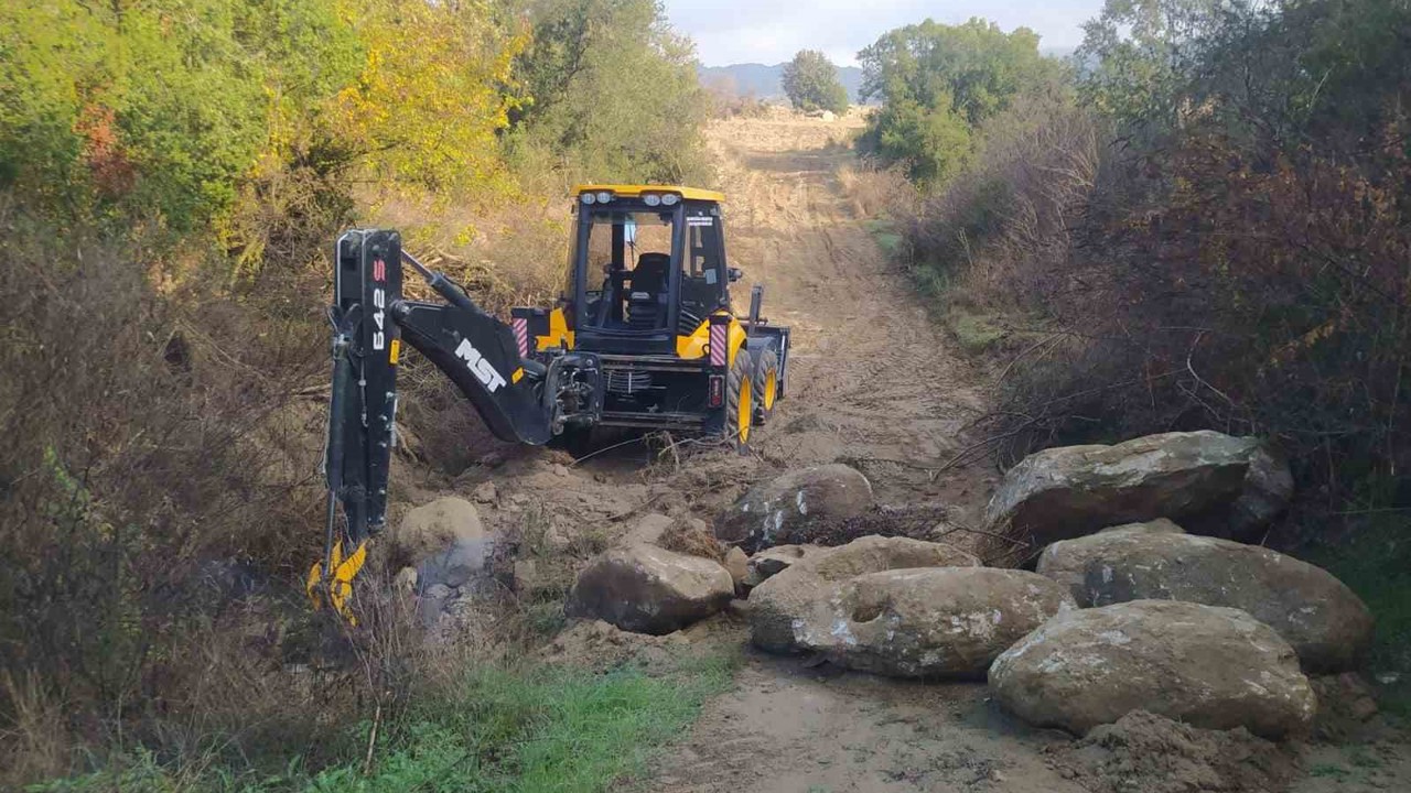 Bozdoğan’da arazi yollarında çalışmalar sürüyor
