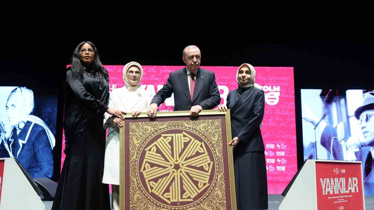 Cumhurbaşkanı Erdoğan, "Türkiye’de uyuyanları uyandırmaya bir şule yetmiştir"
