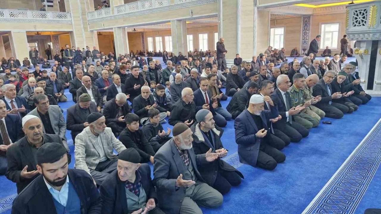 Muş’ta şehitler için mevlit programı düzenlendi
