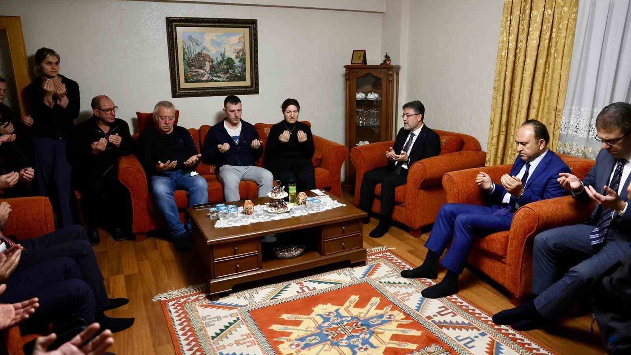 Tarım ve Orman Bakanı Yumaklı’dan, Hırvatistan’da düşen uçakta şehit olan pilotun ailesine ziyaret
