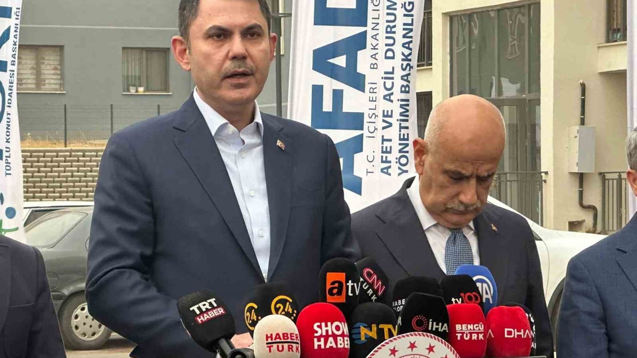 Bakan Kurum: "Türkiye genelinde ise 2025 yılı sonuna kadar 453 bin konutun teslimini gerçekleştireceğiz"

