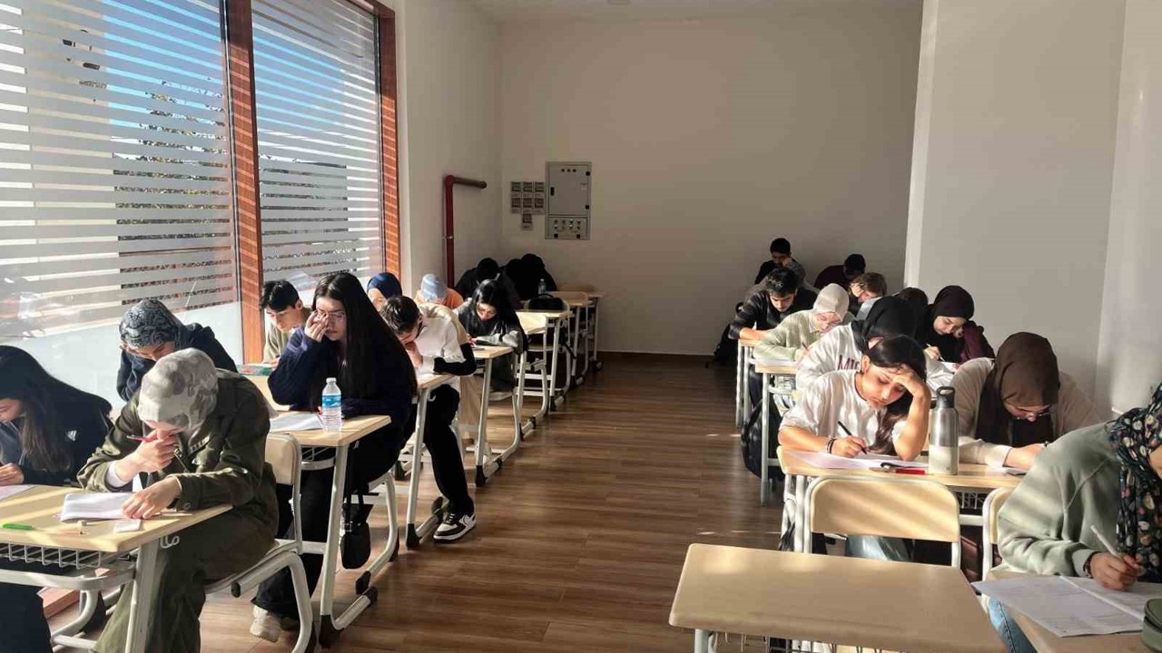 Sancaktepe Belediyesi’nden gençlere gerçeğini aratmayan TYT deneme sınavı
