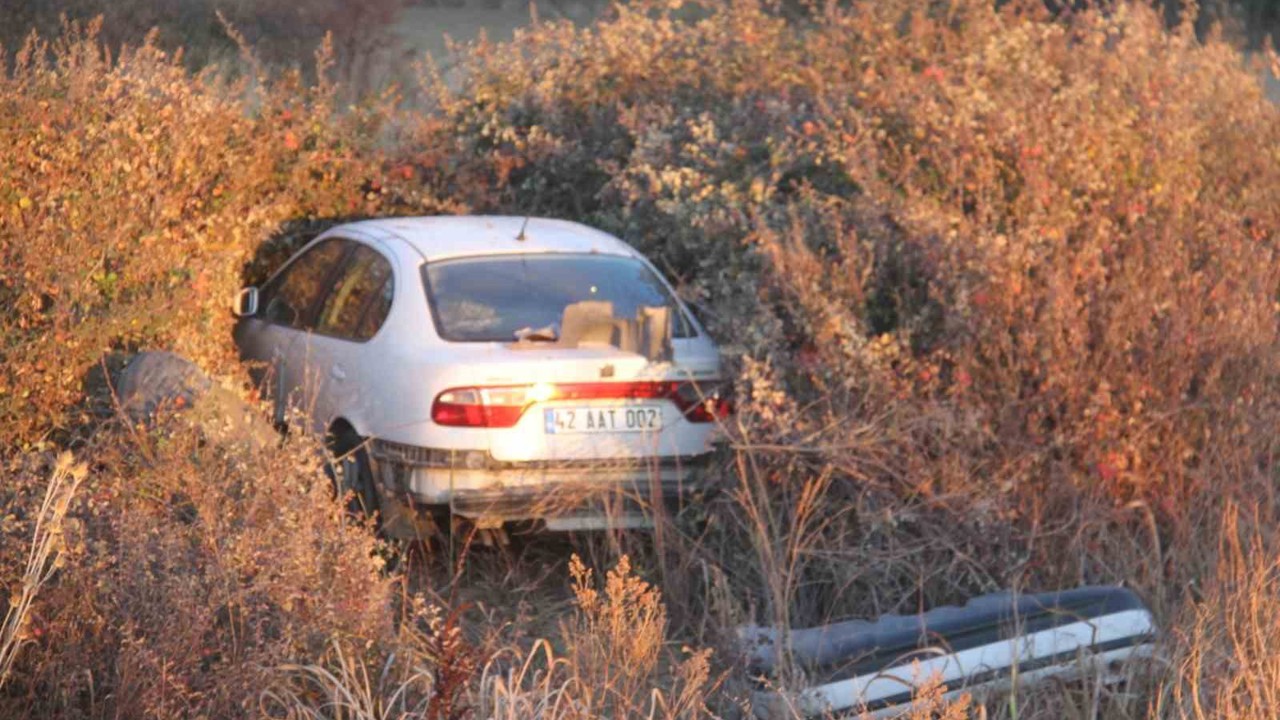 Beyşehir’de otomobil araziye savruldu: 2 yaralı

