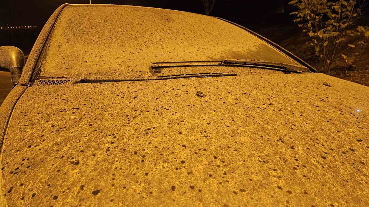 Elazığ’da toz taşınımı yağışla birleşti, adeta çamur yağdı
