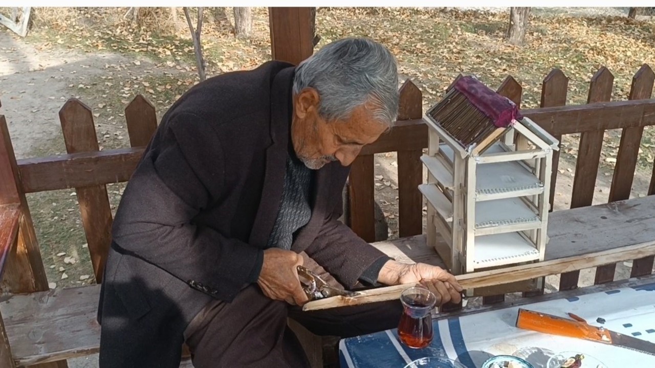 El sanatları ile şifa buldu
