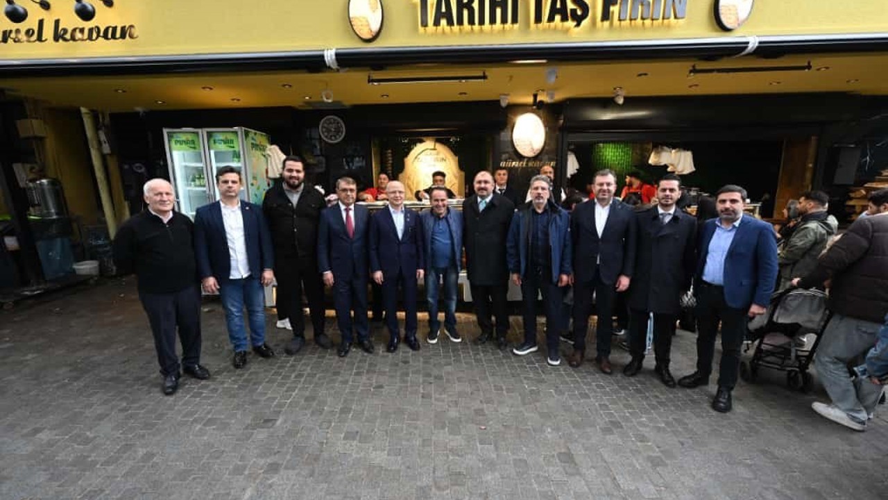 AK Parti Bursa İl Başkanı Davut Gürkan çarşı esnafıyla bir araya geldi
