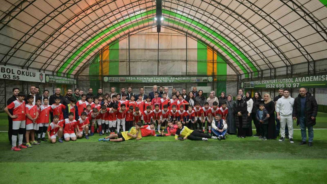 Esenyurt Belediyesi’nden gençlere spor desteği
