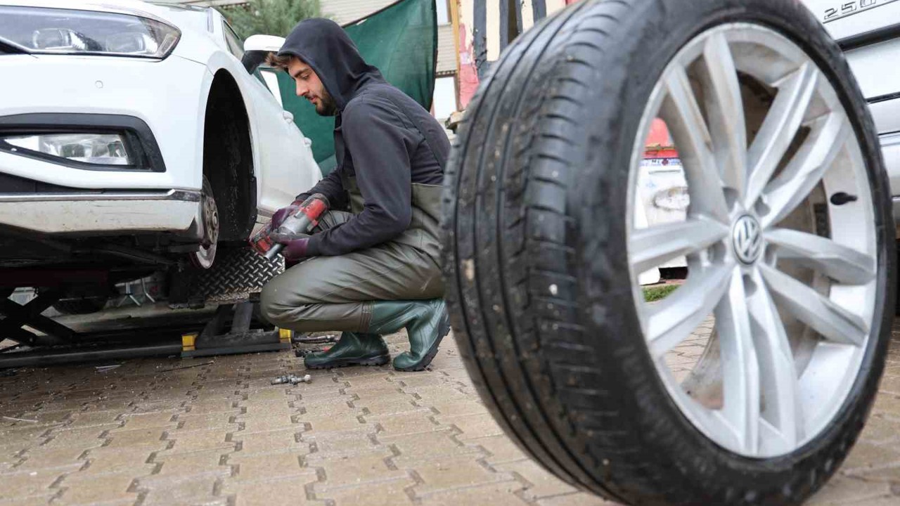 Elazığ’da kış lastiği için son gün yoğunluğu
