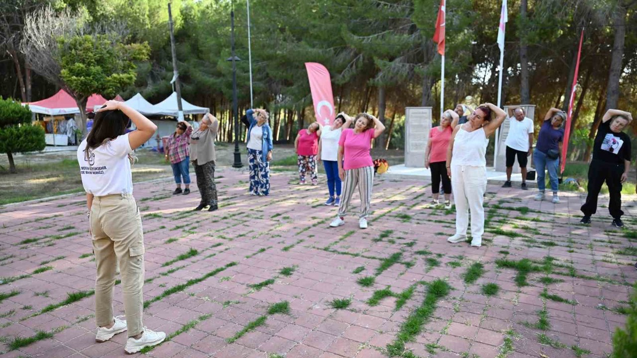 Mersin’de emekliler Tarsus’un güzelliklerinde buluştu
