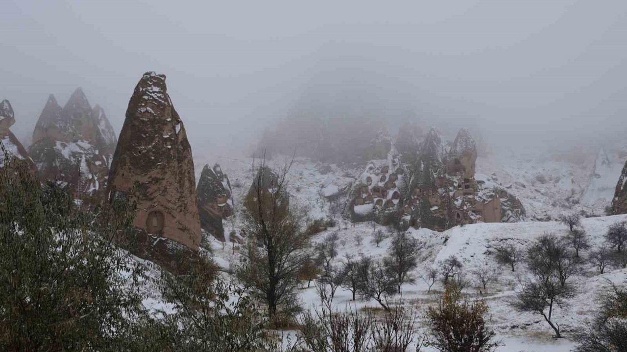 Kar Kapadokya’ya çok yakıştı
