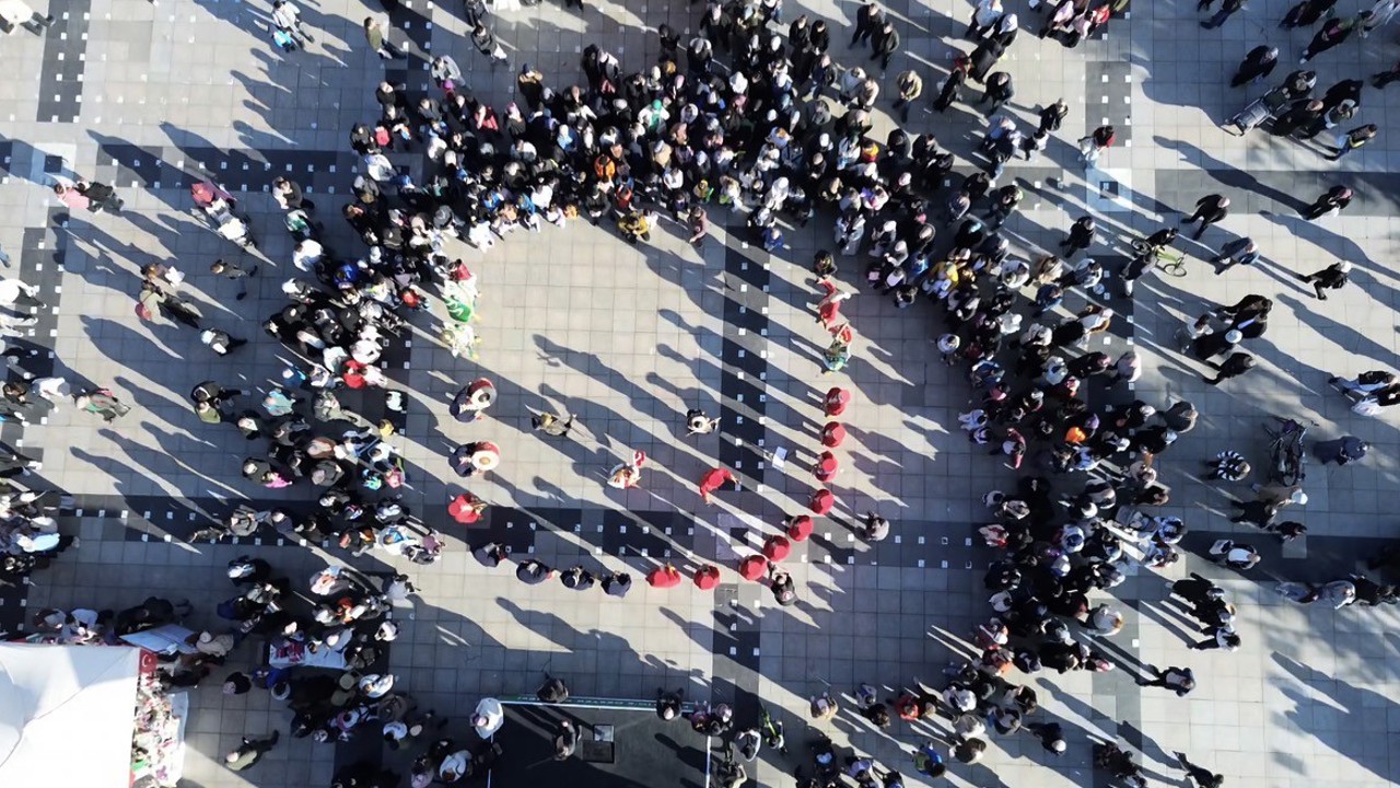 Filistin’e destek etkinliği yoğun ilgi gördü
