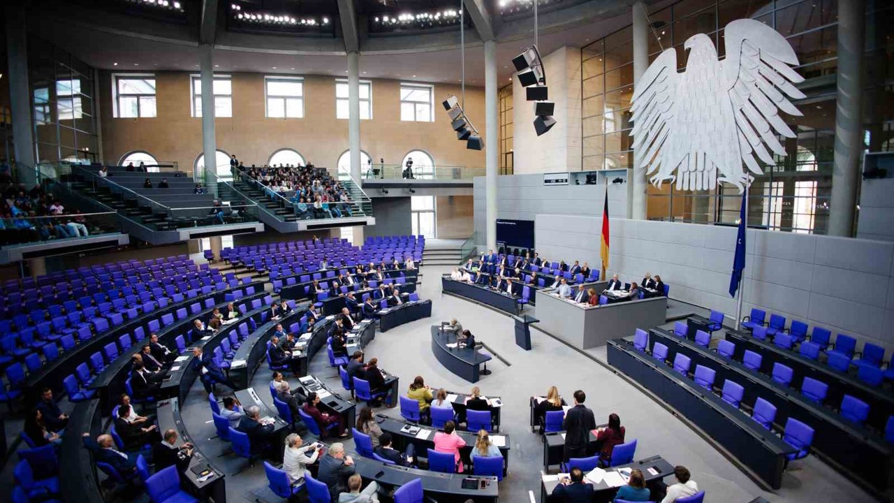 Alman Meclisinde şüpheli USB alarmı
