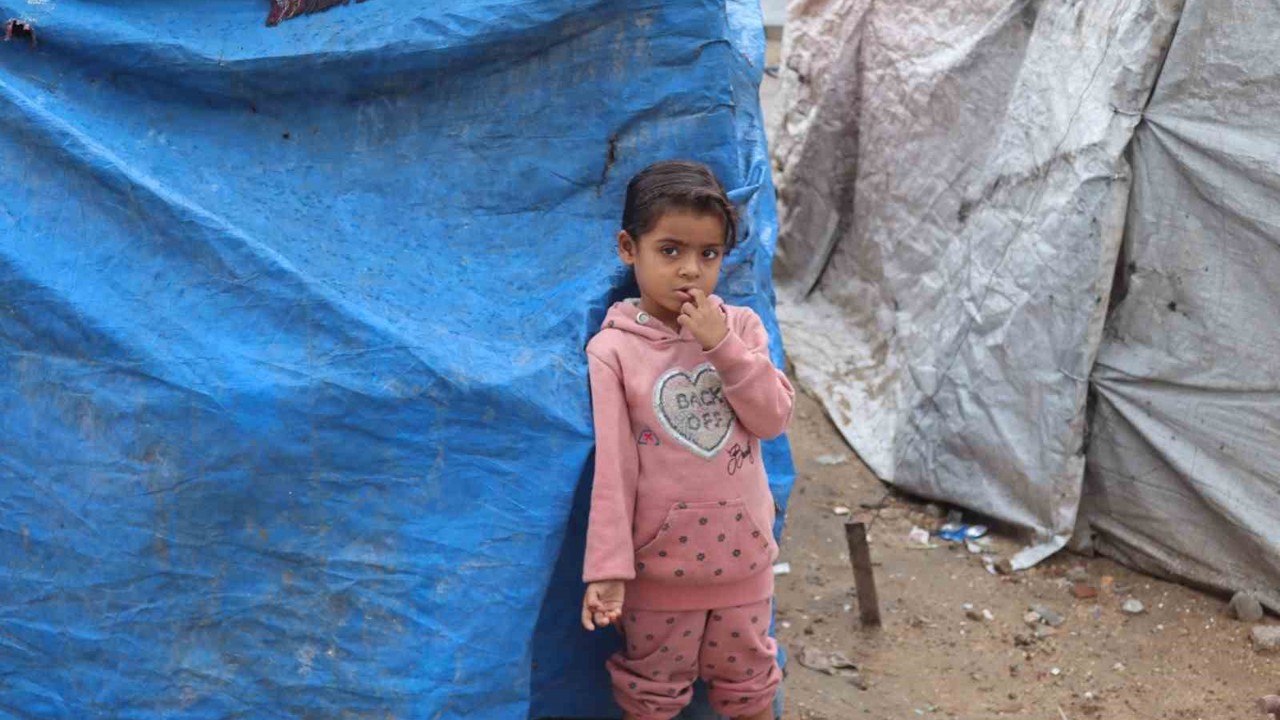 Gazze’de etkili olan şiddetli yağış, mevcut insani krizi daha da derinleştiriyor
