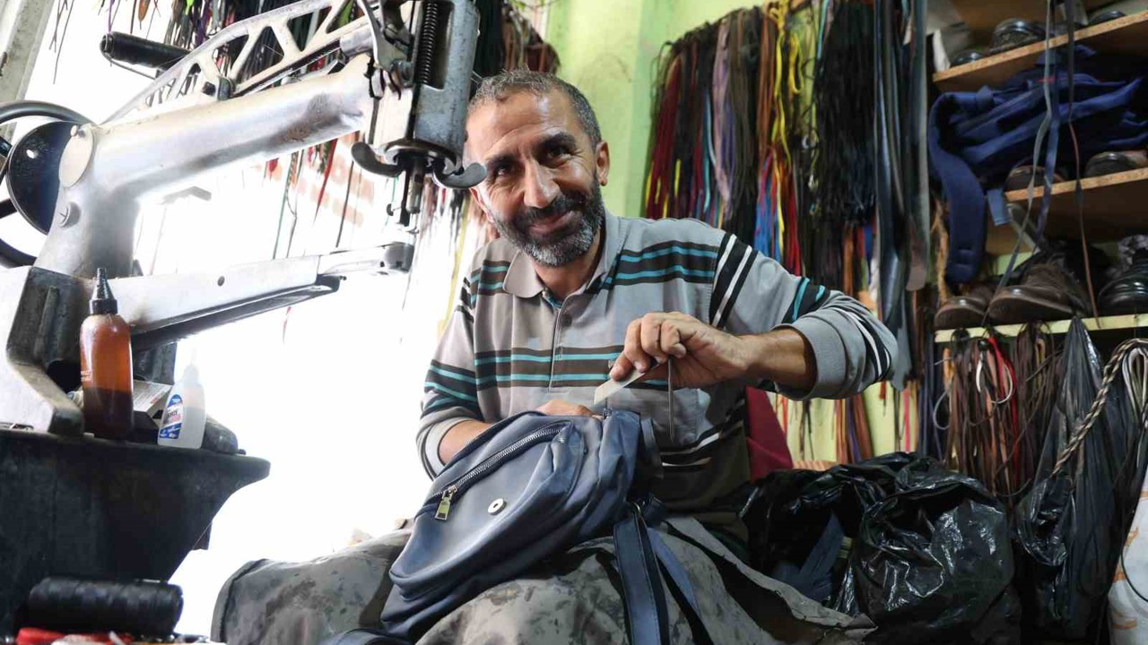 "Fakirin atlayışı da fakir" videosu viral olan ayakkabı boyacısı: "Çocuklarımı mutlu etmek için her yıl tatile giderim"
