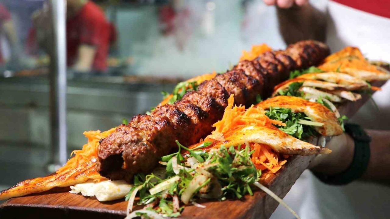 ‘Türkiye’nin en çok akla gelen lezzetleri’ listesinde Adana kebabının 3’üncü olmasına tepki
