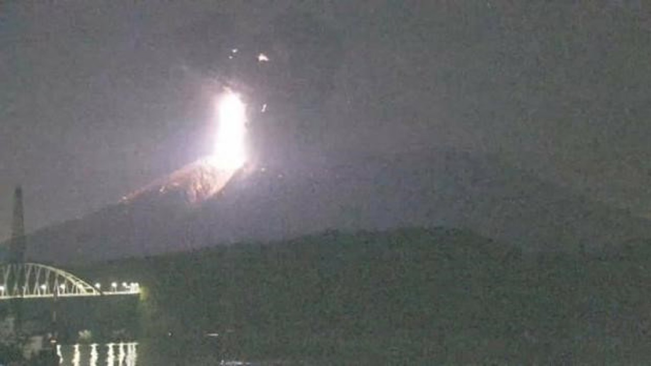 Japonya’daki Sakurajima Yanardağı’nda patlama

