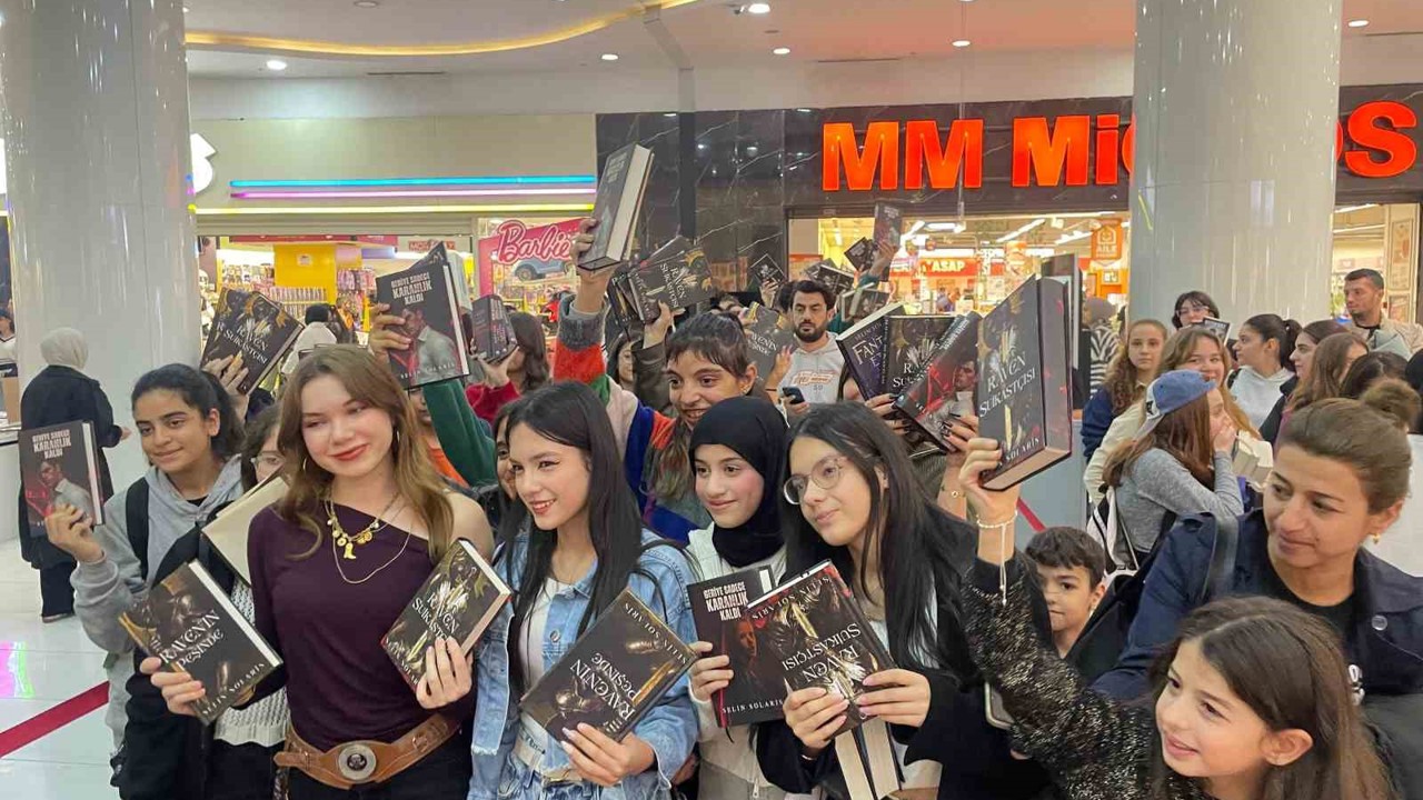 Selin Solaris ve Işıl Lima Mardian Mall’da okurlarıyla buluştu
