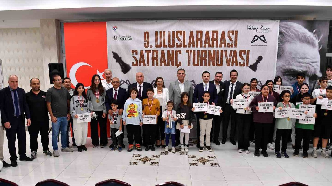 ‘9. Uluslararası Satranç Turnuvası’nda ödüller sahiplerini buldu
