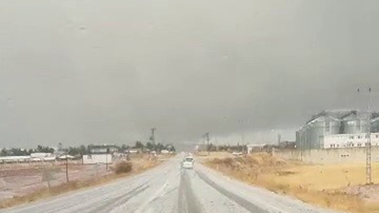 Kahta-Sincik yolunda dolu yağışı
