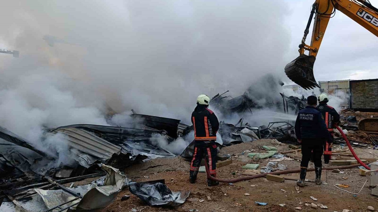 Malatya’da inşaat işçilerinin kaldığı şantiyede yangın
