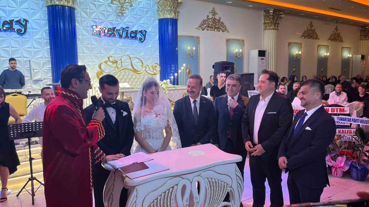 Anahtar Parti Genel Başkanı Ağıralioğlu genç çiftin nikah şahidi oldu
