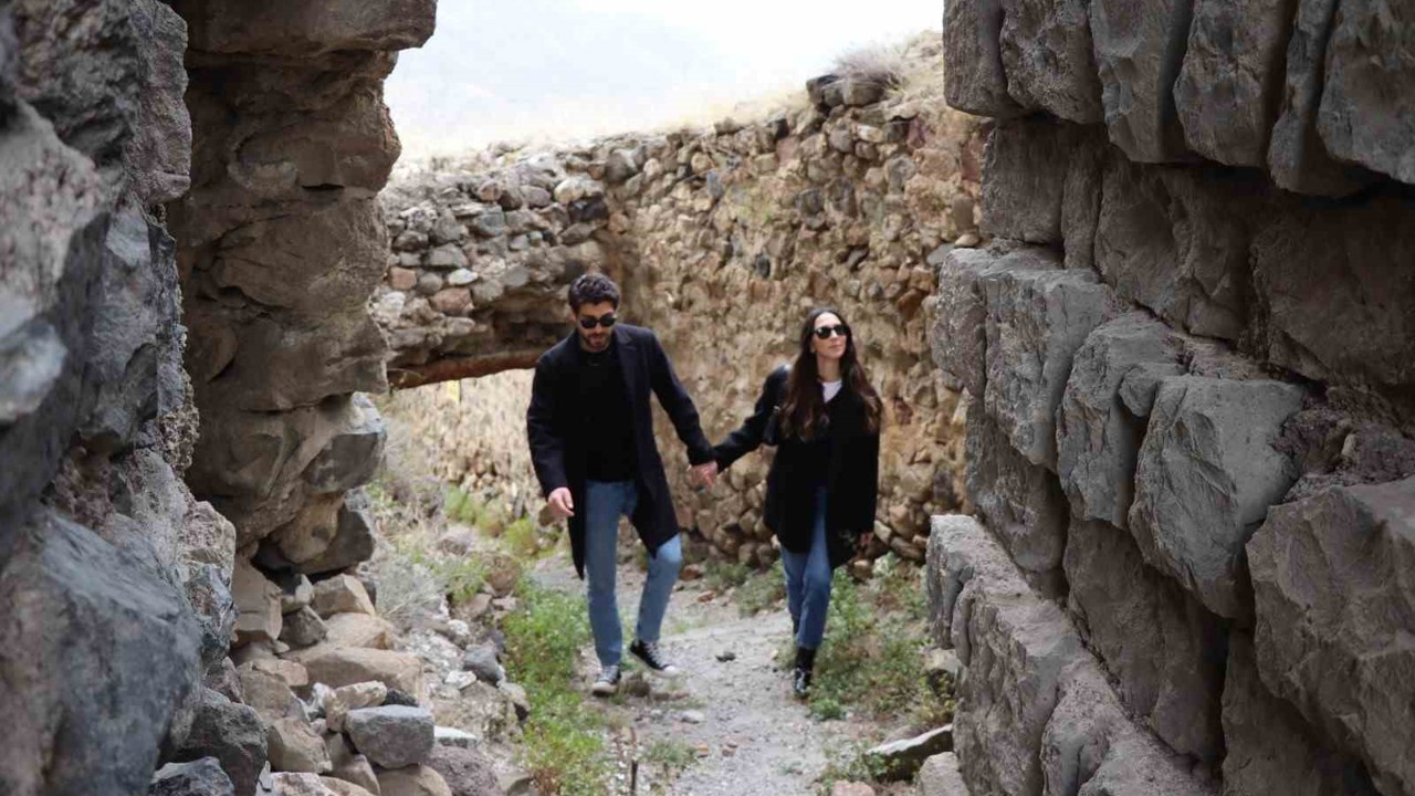 Sevilen oyuncu Ali Öner’in Oltu sevgisi
