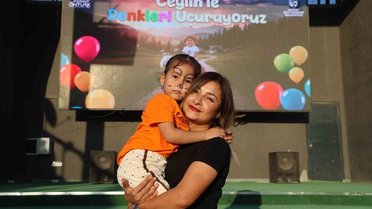 Kansere karşı savaşını kazanan Ceylin’in zaferi gökyüzüne bırakılan balonlarla kutlandı
