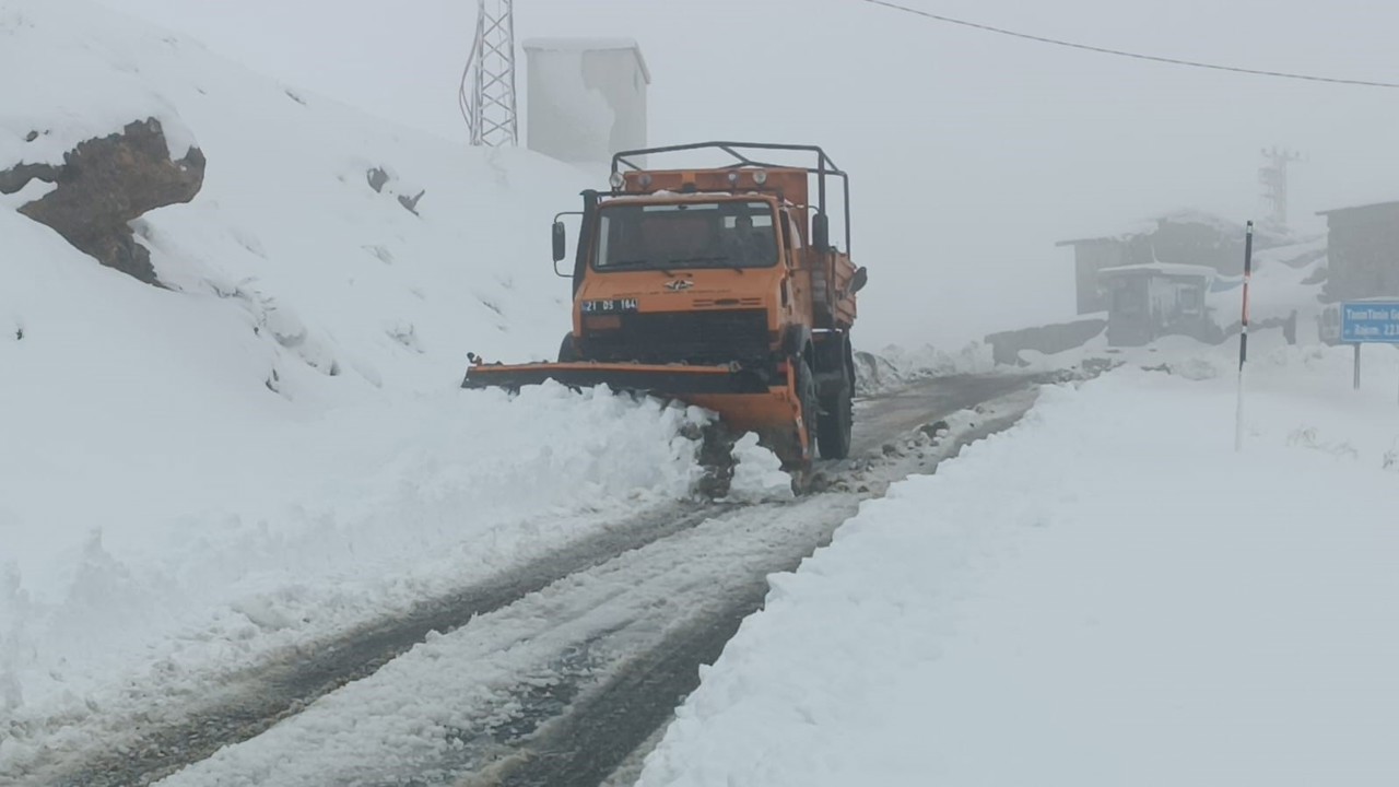 Tanin geçidinde yol açma çalışmaları başladı
