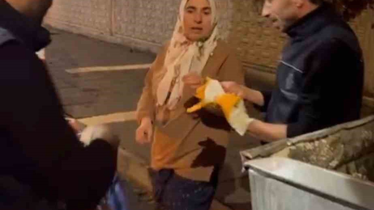 Para dolu çantayı yanlışlıkla çöpe attılar, çöp arabasını arayıp poşeti buldular
