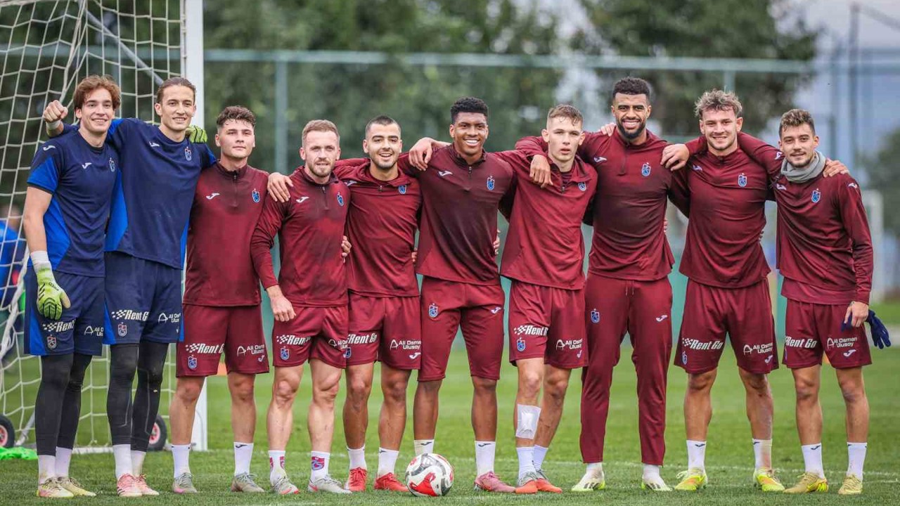 Edin Visca, genç oyunculara rehberlik ediyor
