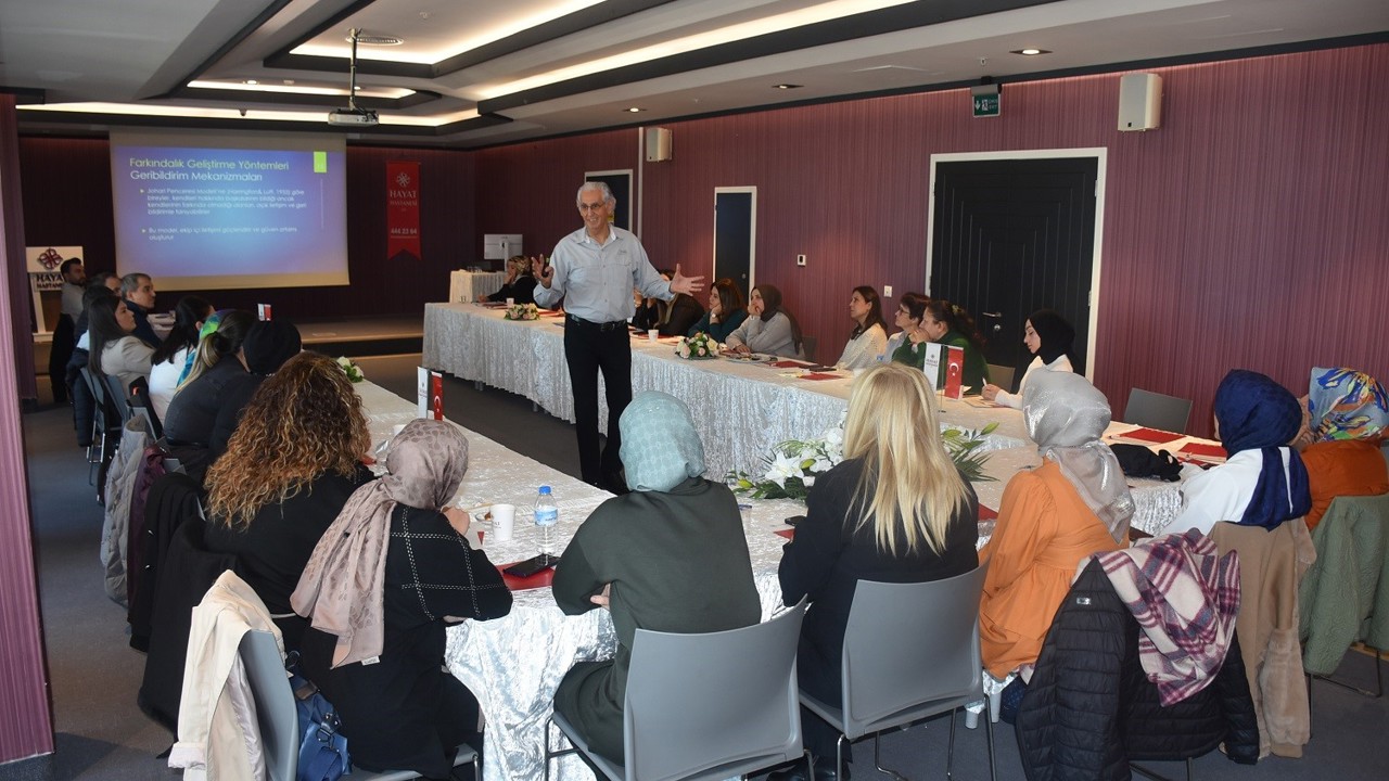 Prof. Dr. Haydar Sur, doğru iletişimin yollarını paylaştı
