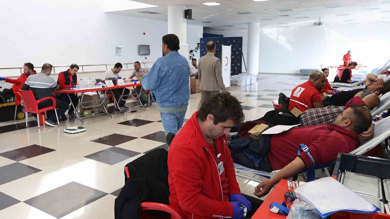 Muğla Büyükşehir, Kızılay’a kan bağışı desteğini Menteşe’de başlattı
