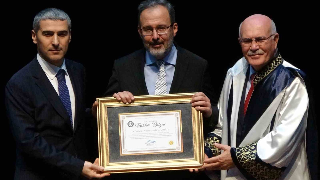 Uşak Üniversitesinde 2025-2026 akademik yılı törenle başladı
