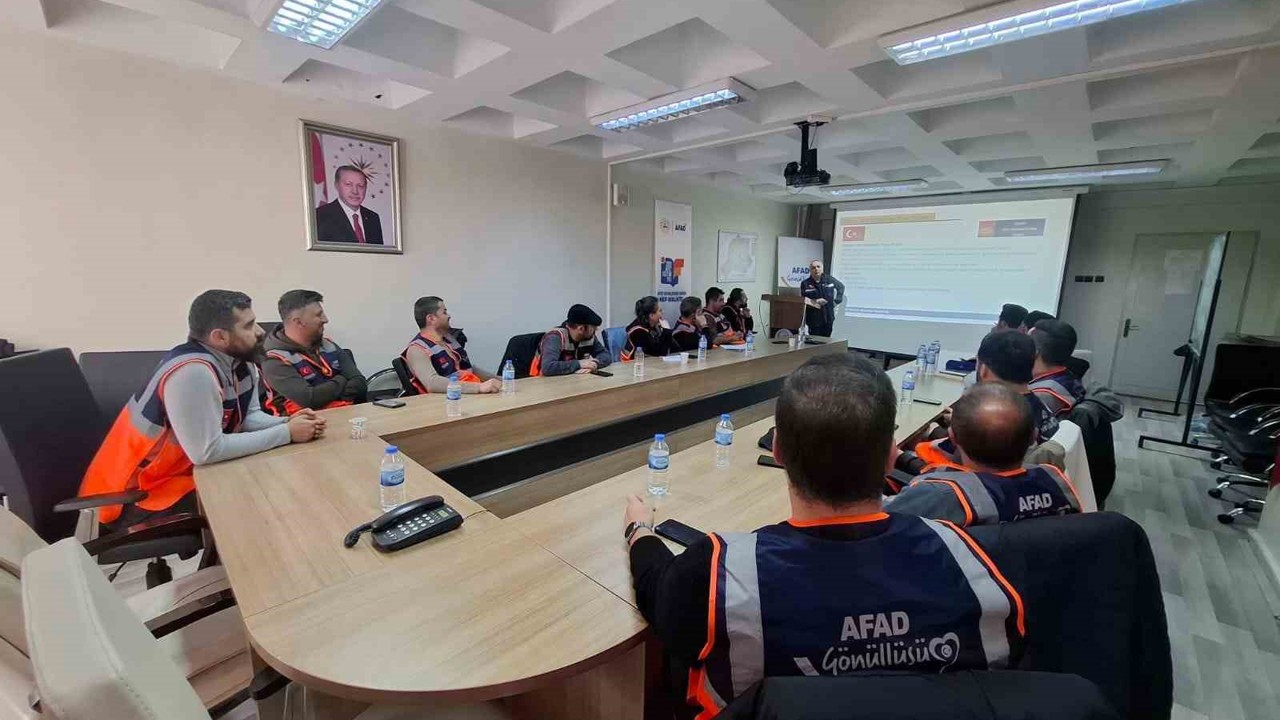 Bayburt’ta MEB AKUB ekiplerine destek AFAD gönüllüsü eğitimi başladı

