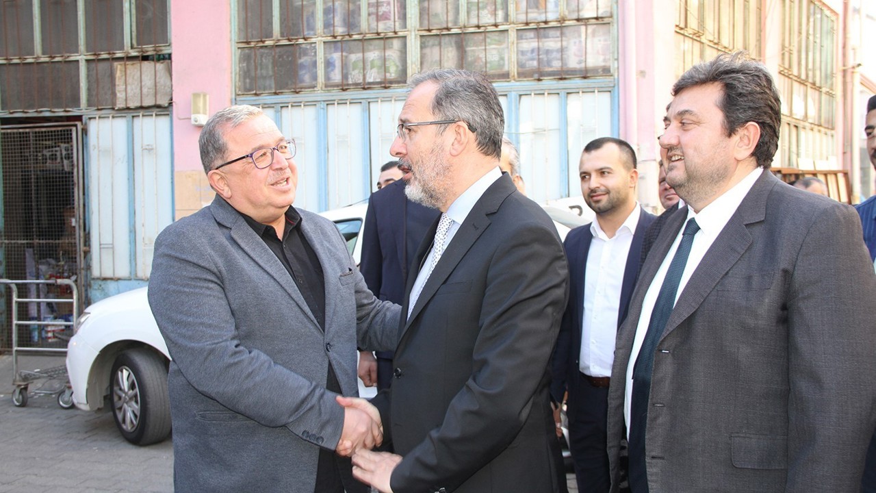 Eski Bakan Kasapoğlu, Kula Esnaf ve Sanatkârlar Odası’nı ziyaret etti
