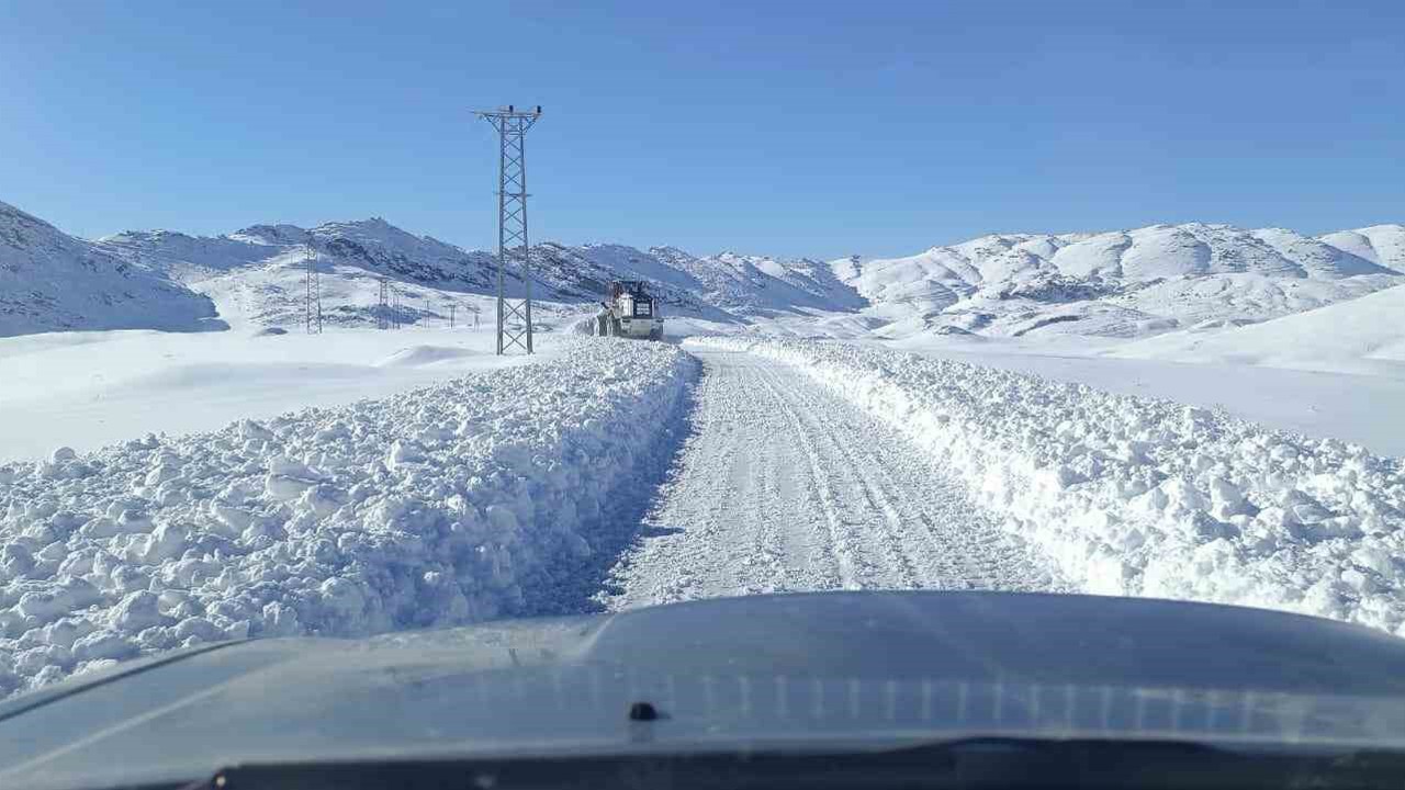 Şırnak’ta kar kalınlığı 1 metreyi aştı
