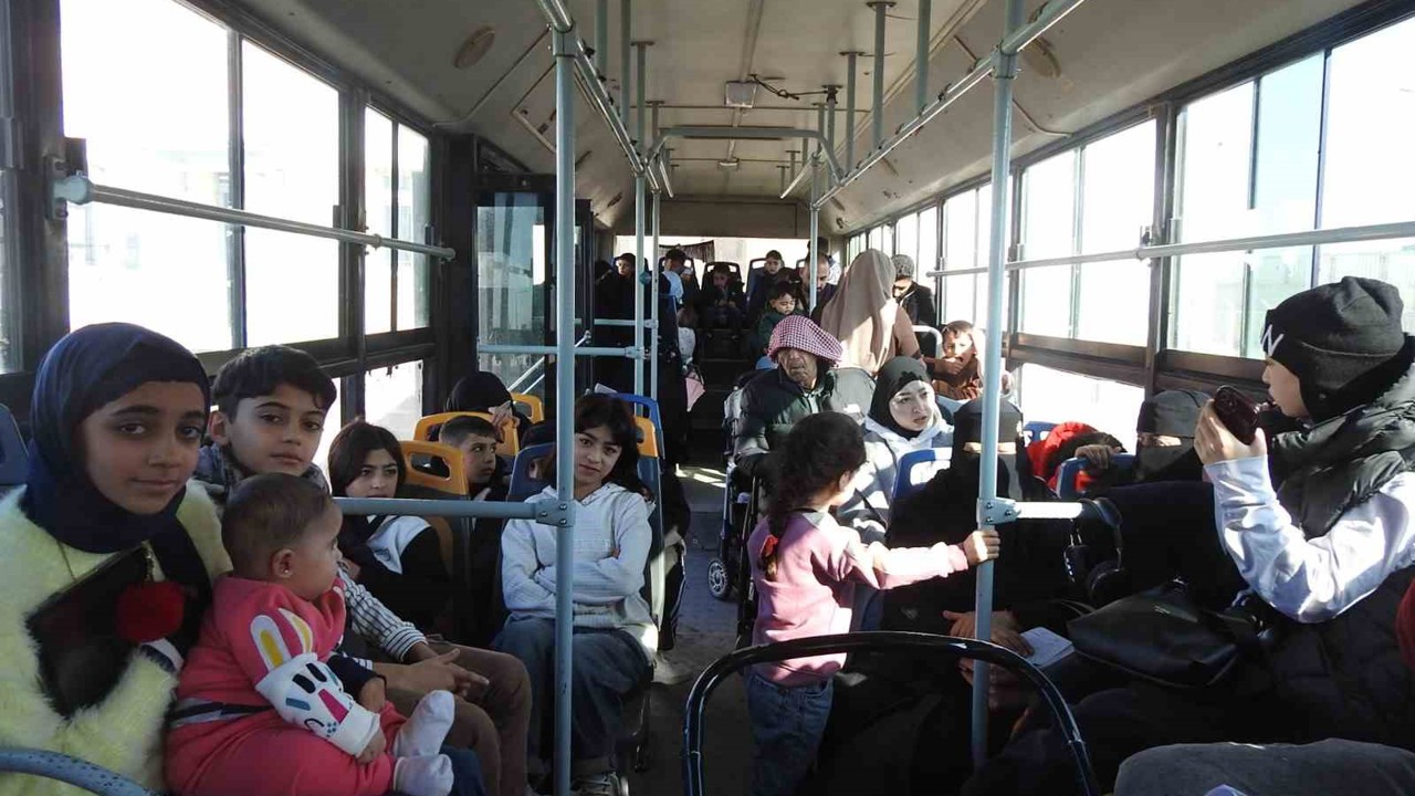 Suriyelilerin gönüllü geri dönüşleri aralıksız sürüyor
