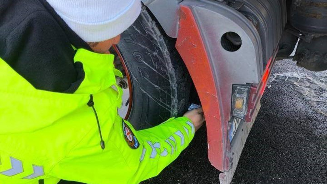 Erzincan’da zorunlu kış lastiği denetimi yapıldı
