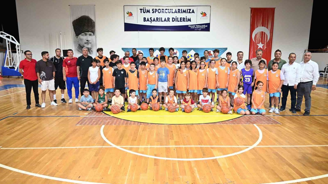 Kemer Belediyesi çocukları ve gençleri sporla buluşturmaya devam ediyor
