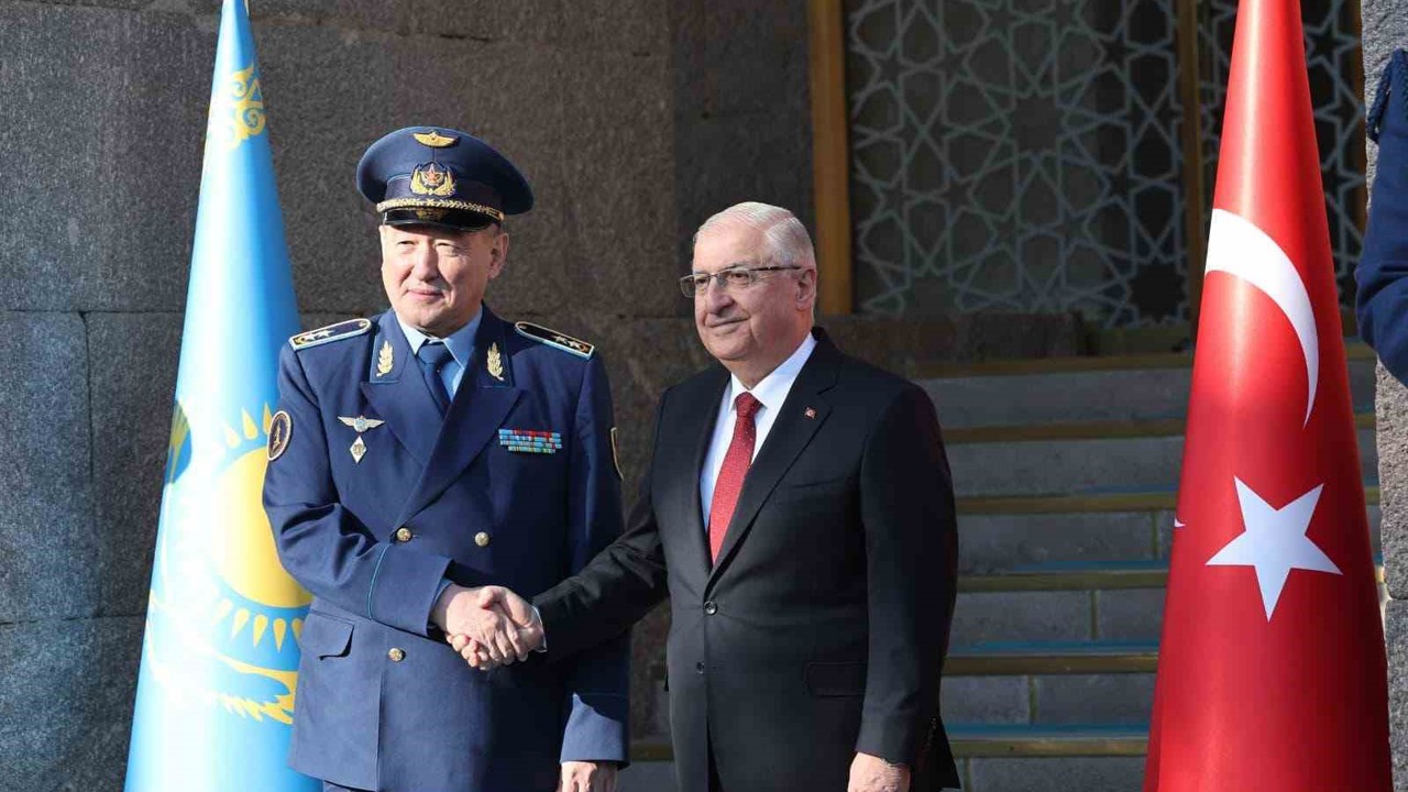 Bakan Güler, Kazakistan’ın Savunma Bakanı Dauren Kosanov ile görüştü

